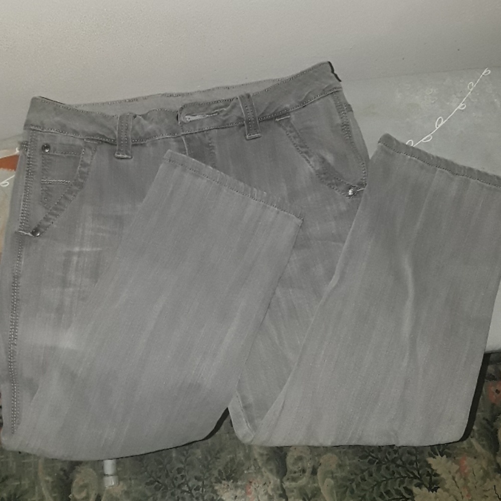 capris